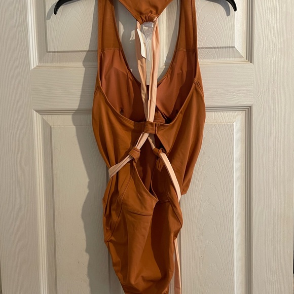 NWT Women's XL Fabletics One-Piece Swimsuit - Picture 6 of 10